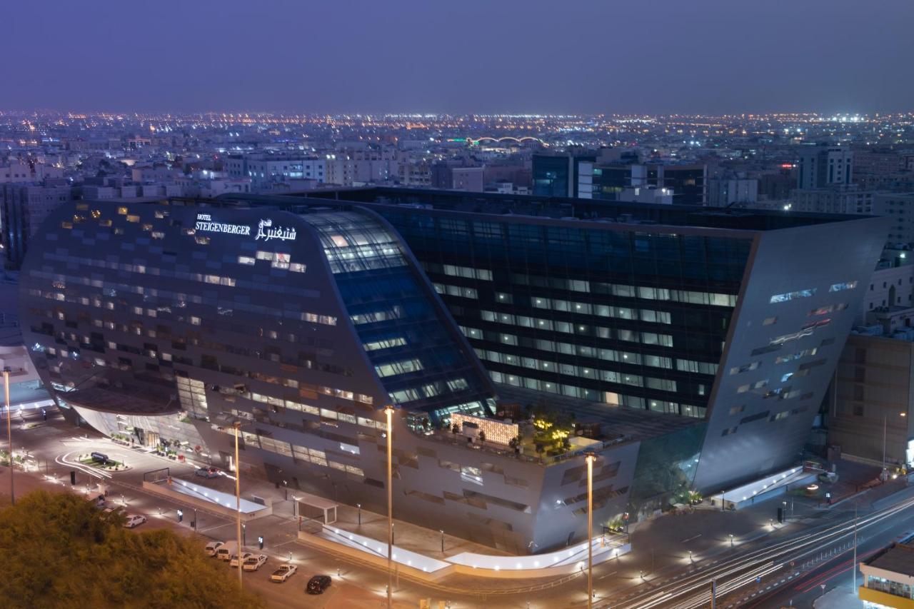 Steigenberger Residence Ad Dawhah Esterno foto The hospital at night